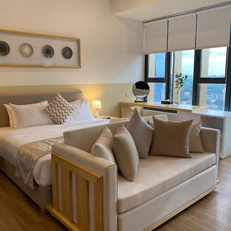 Ceylonz Starlight Suites Bukit Bintang 吉隆坡 外观 照片 A bedroom in a serviced apartment in Hong Kong