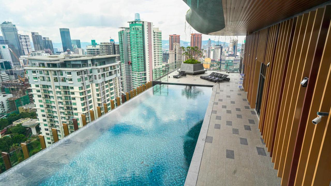 Ceylonz Starlight Suites Bukit Bintang 吉隆坡 外观 照片 Infinity pool at the 39th floor of The Park