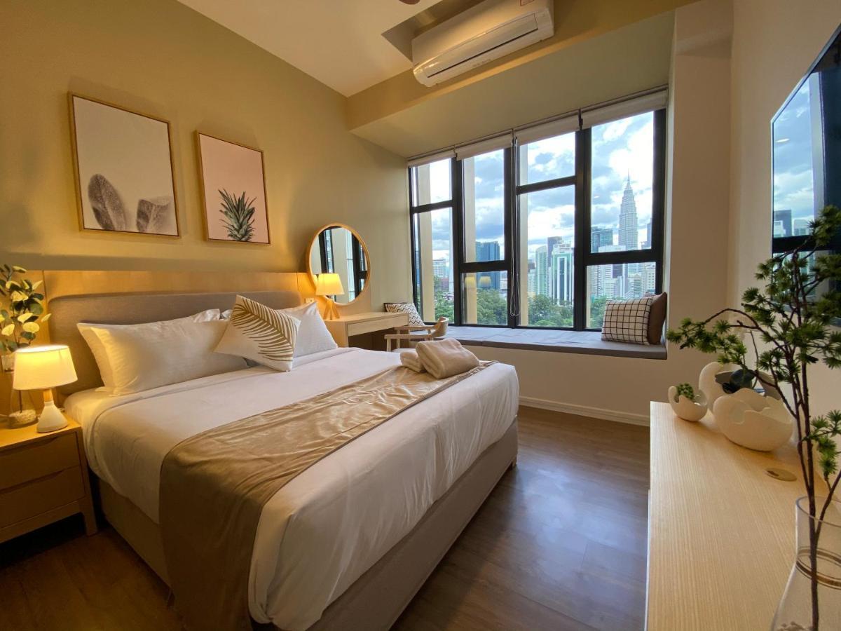 Ceylonz Starlight Suites Bukit Bintang 吉隆坡 外观 照片 A bedroom in a serviced apartment in Hong Kong