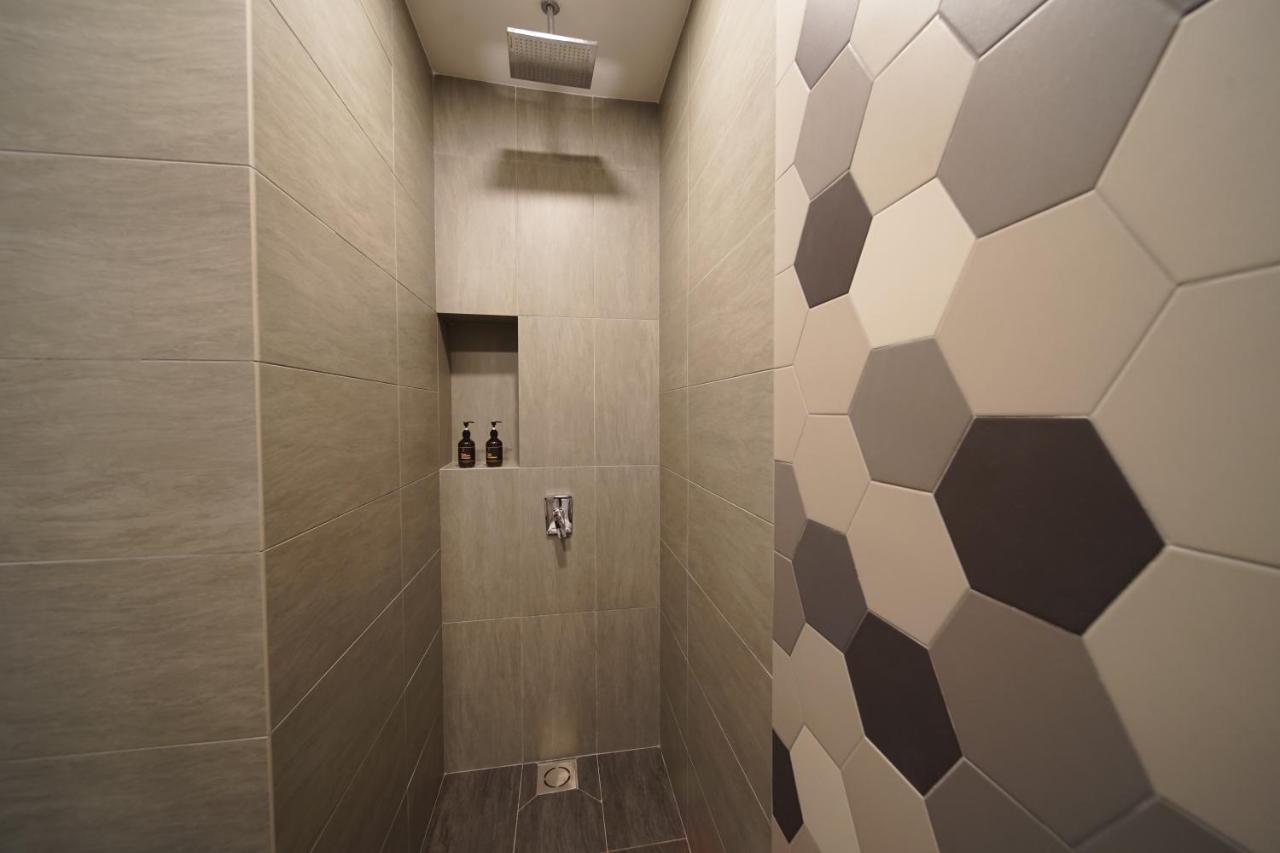 Ceylonz Starlight Suites Bukit Bintang 吉隆坡 外观 照片 A shower cubicle