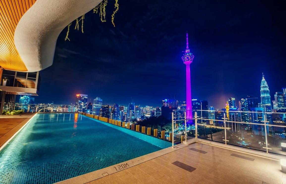 Ceylonz Starlight Suites Bukit Bintang 吉隆坡 外观 照片 The swimming pool at the 33rd floor of the hotel